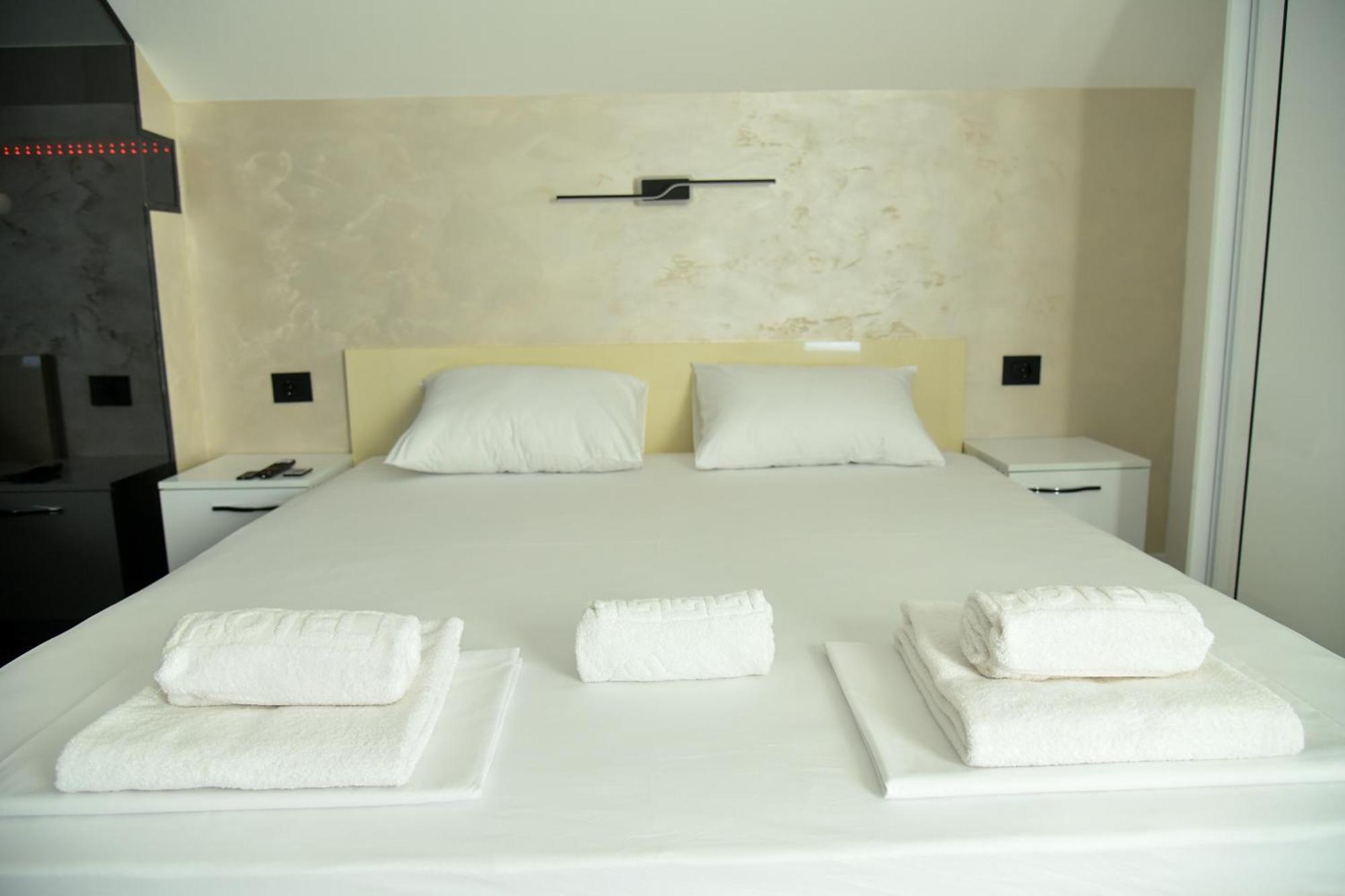 Pansion Eden Hotel Ni Kültér fotó