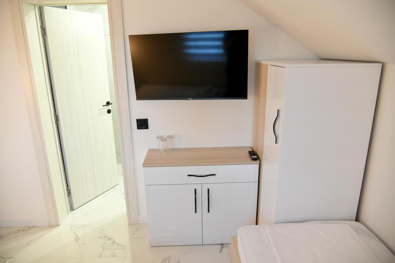 Pansion Eden Hotel Ni Kültér fotó